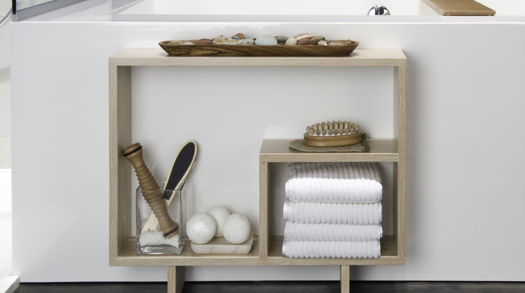 Freestanding towel holder bath accessories
