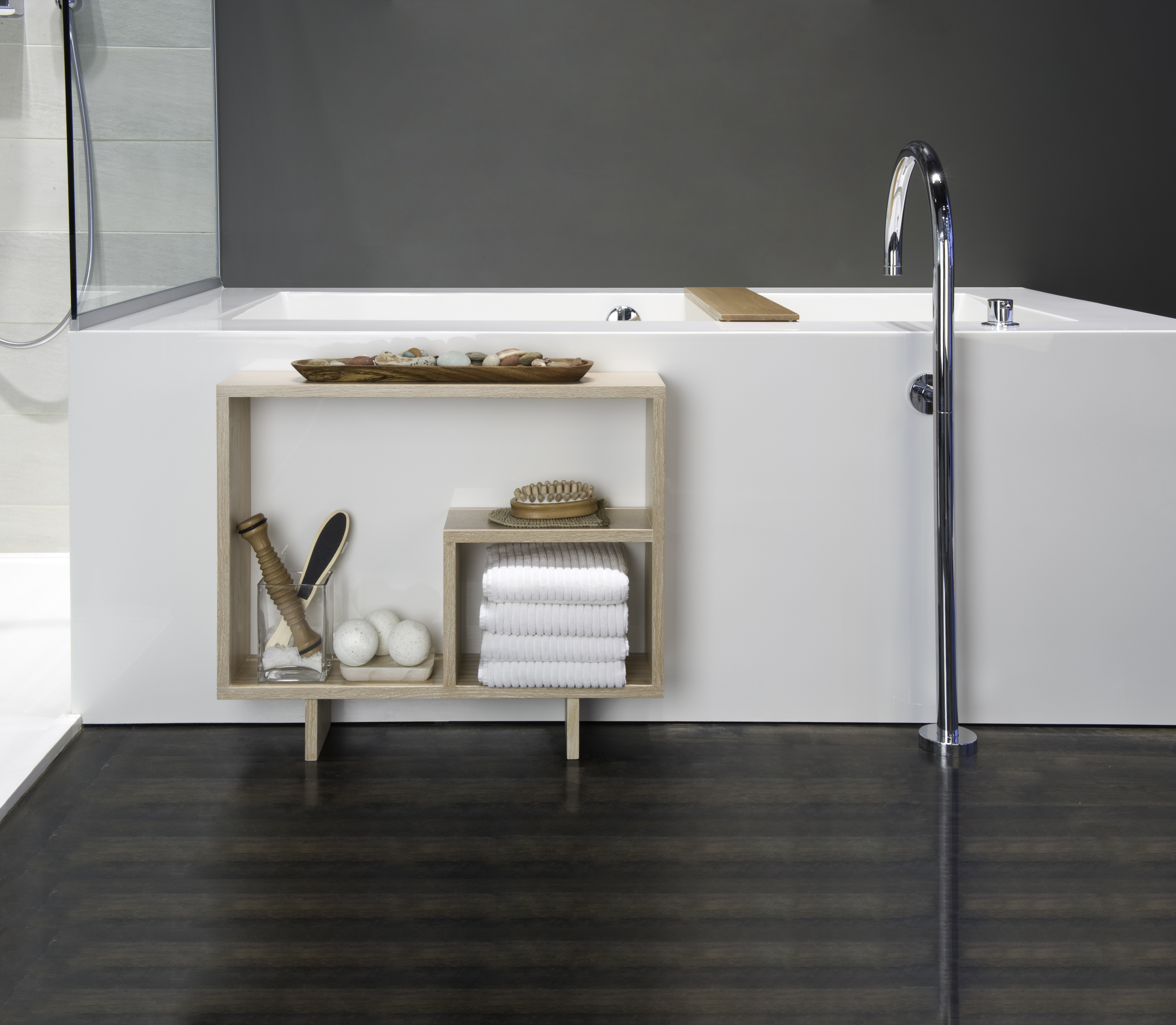 Freestanding towel holder bath accessories