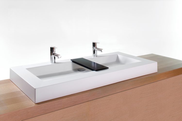 Lavatory sink