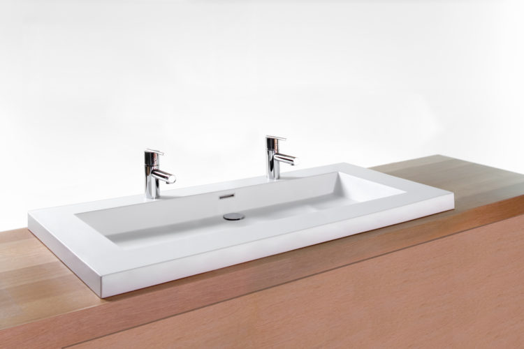 Lavatory sink