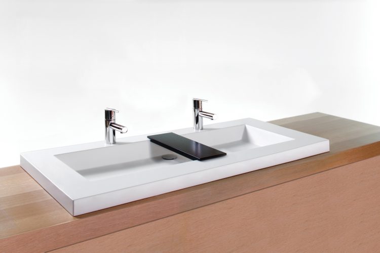Lavatory sink
