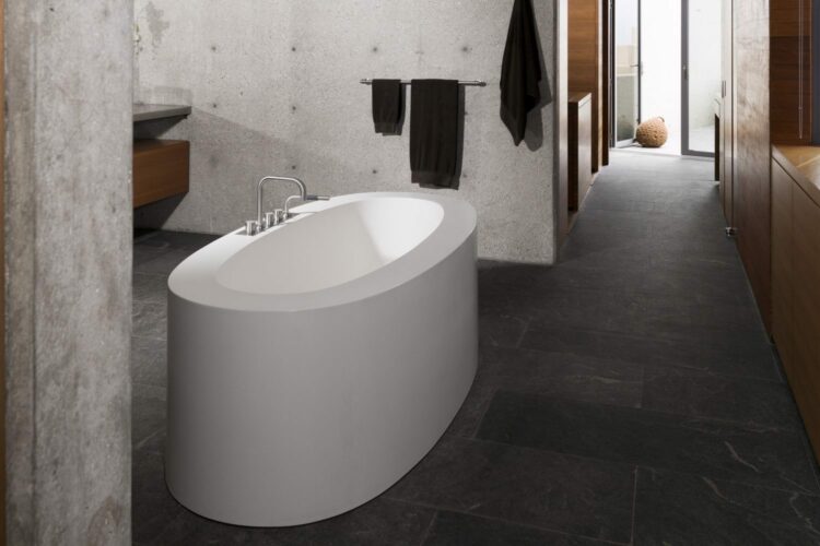 freestanding bathtub white gloss finish