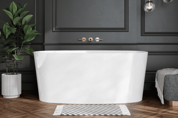 Freestanding bathtub in high gloss white finish